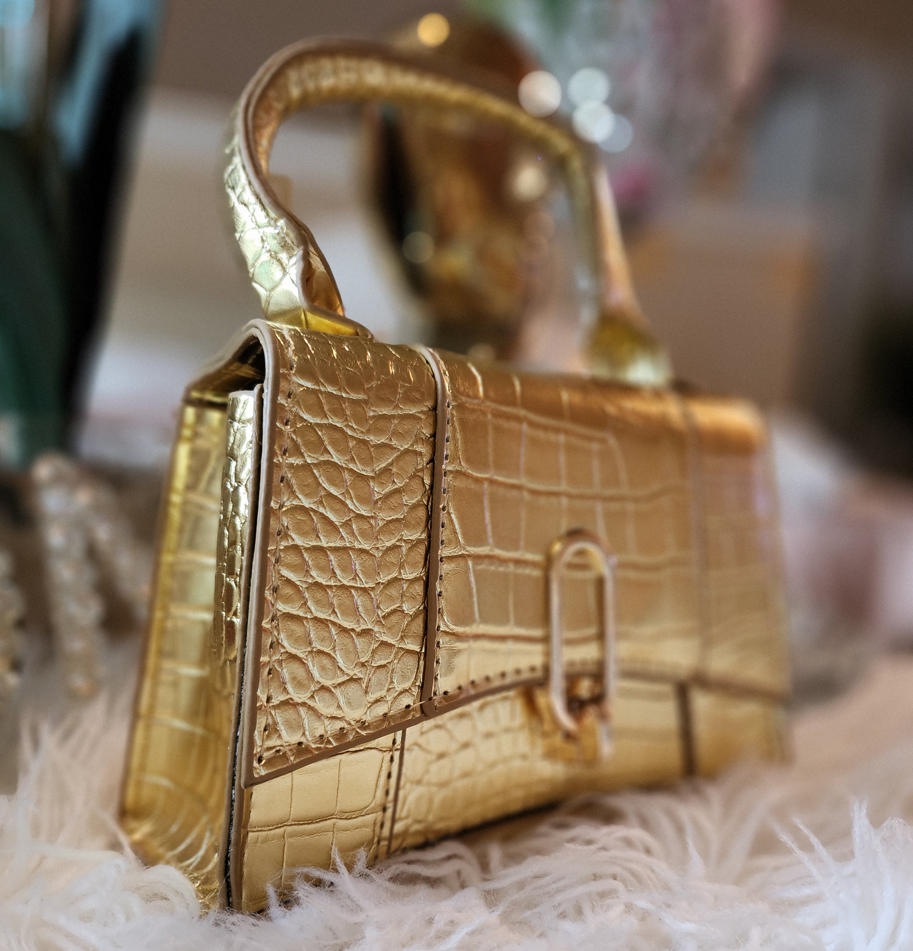 MARYTERE COLLECTIONS:Bertha Crossbody