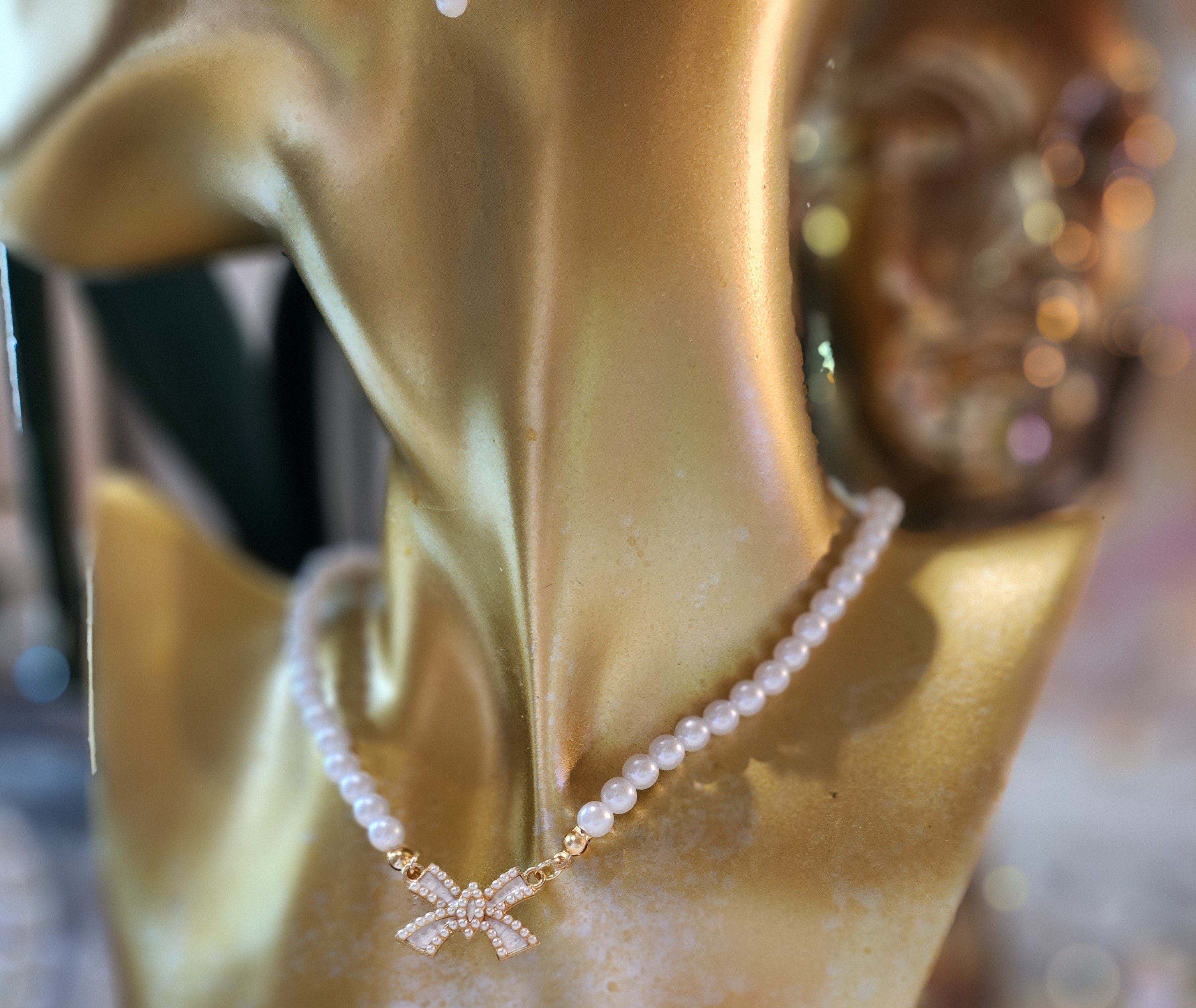 Bow Pearls Necklace