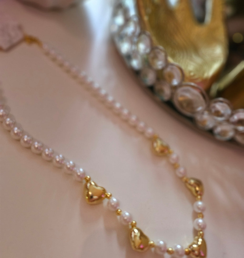 PEARLS AND HEARTS NECKLACE