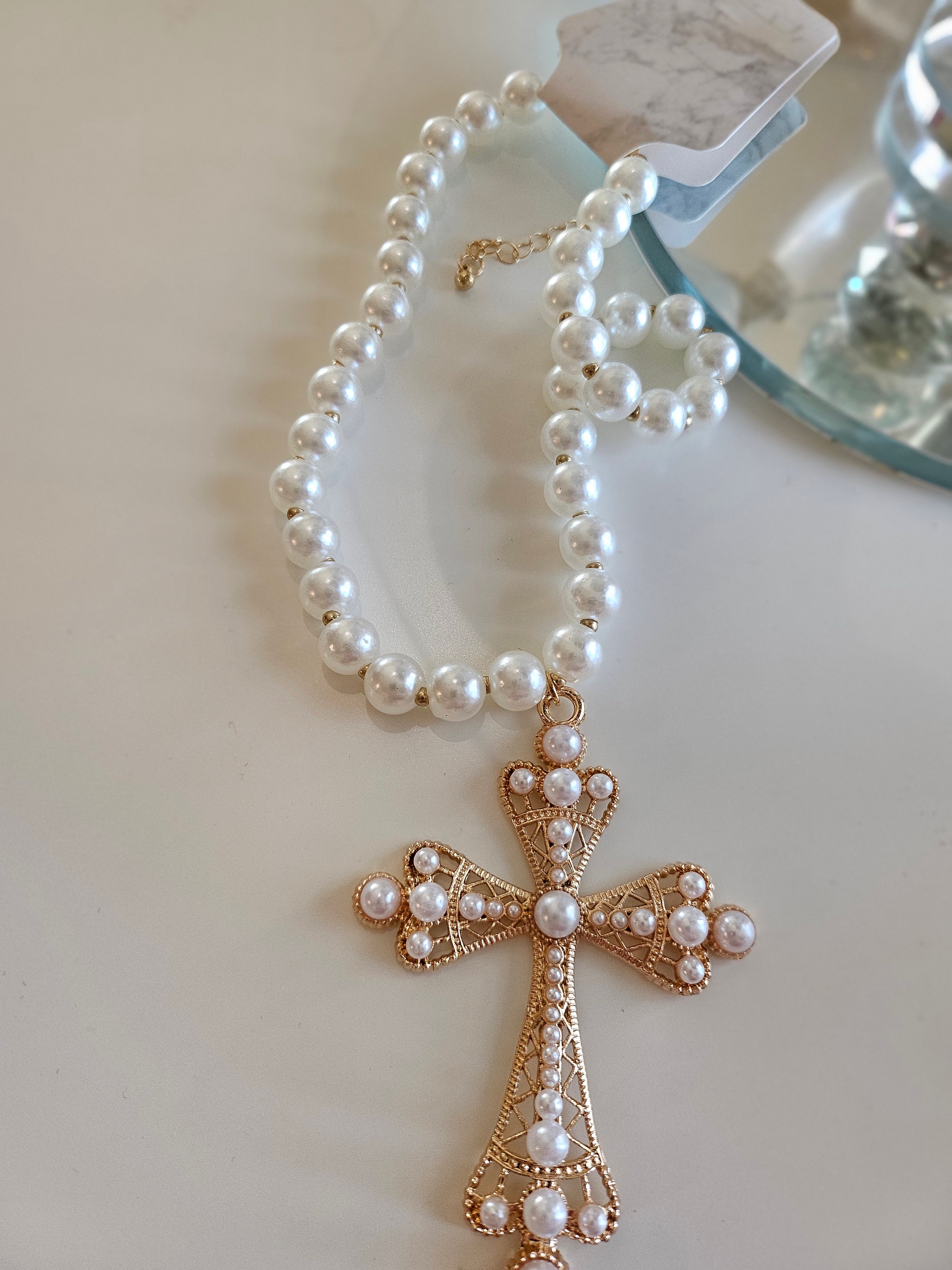 PEARLS AND CRUCIFIX NECKLACE