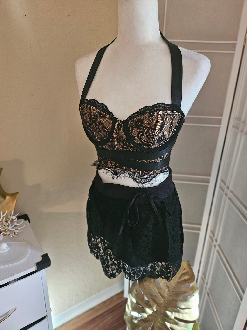 SOPHIE LACE SKIRT