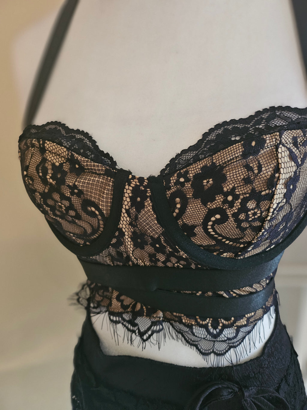 MONIQUE LACE TOP