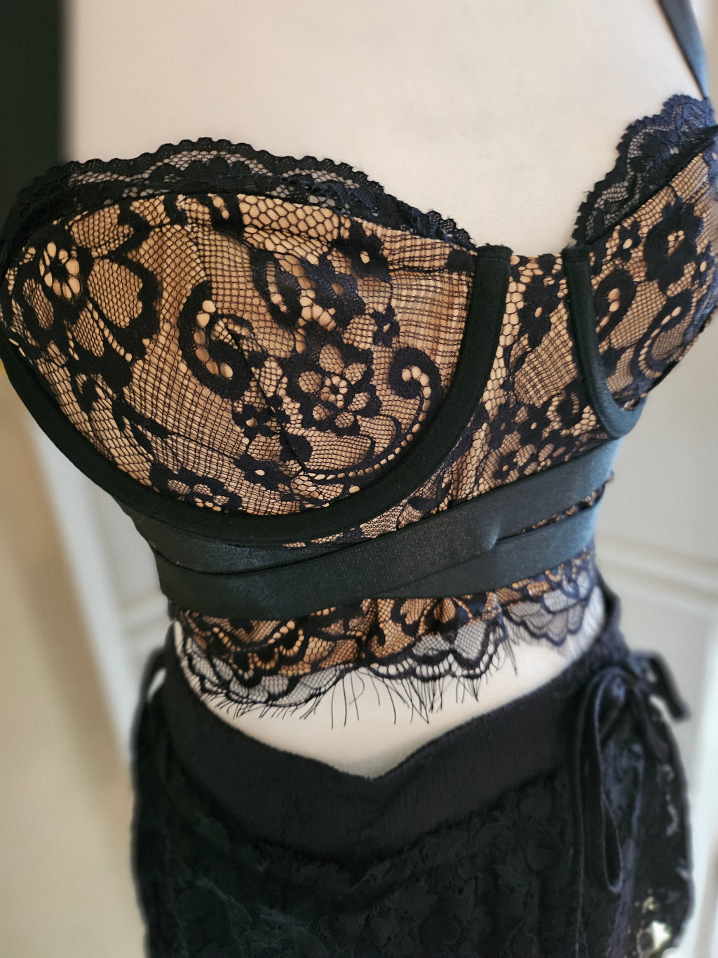 MONIQUE LACE TOP