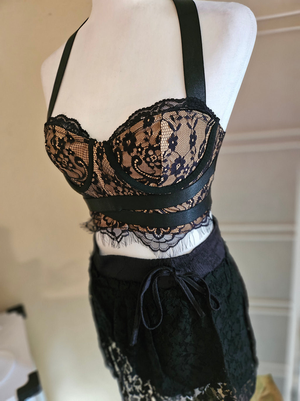 MONIQUE LACE TOP