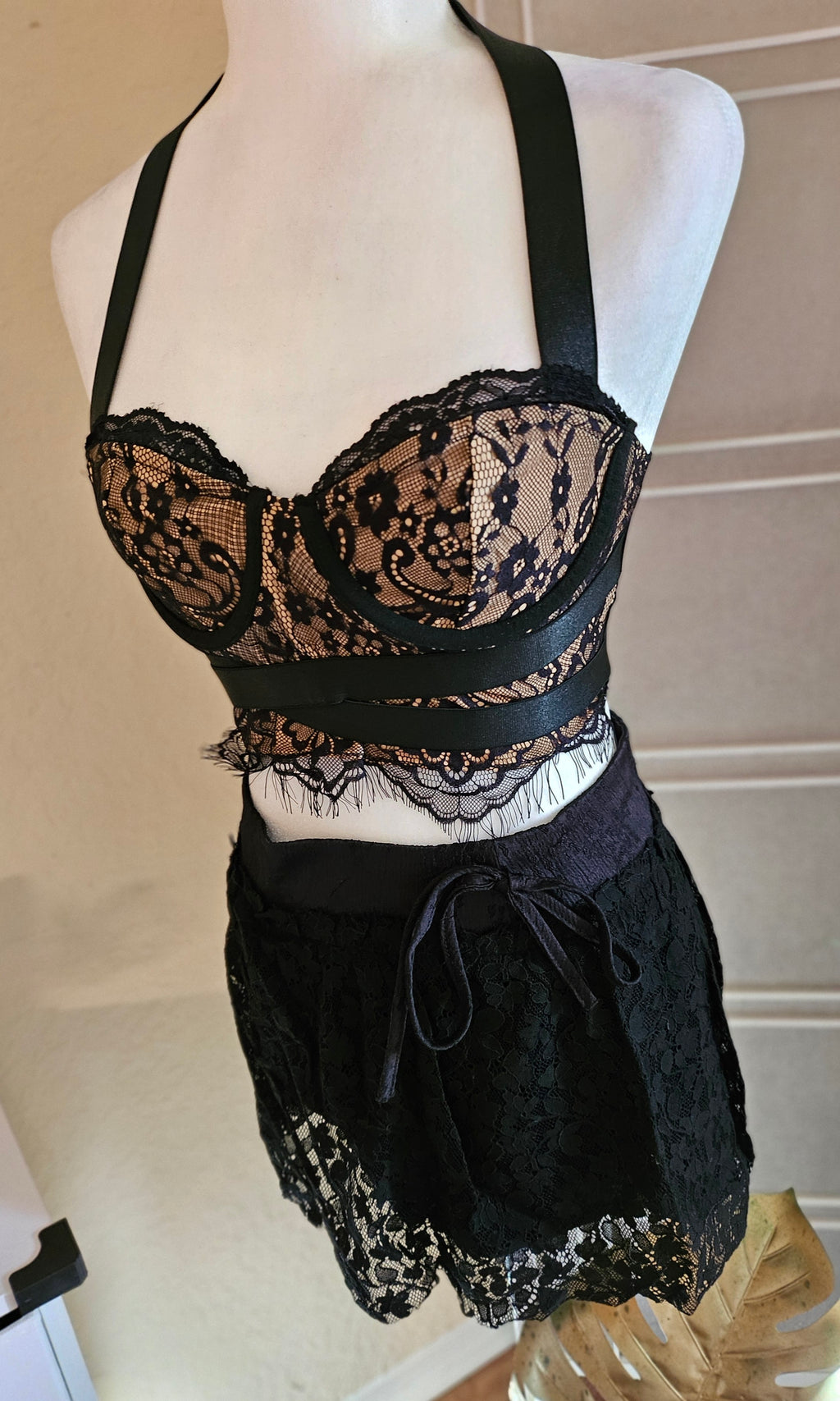 SOPHIE LACE SKIRT