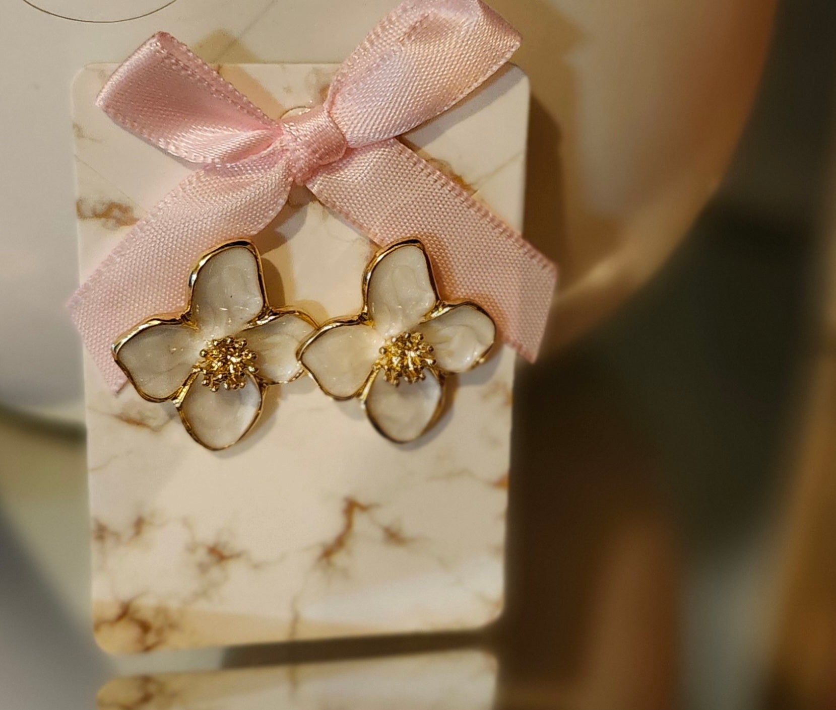 White Flowers Earrings