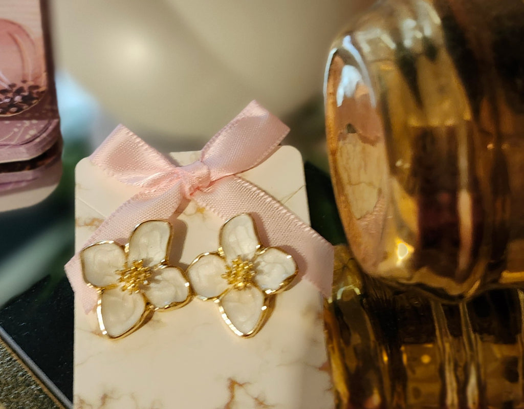 White Flowers Earrings