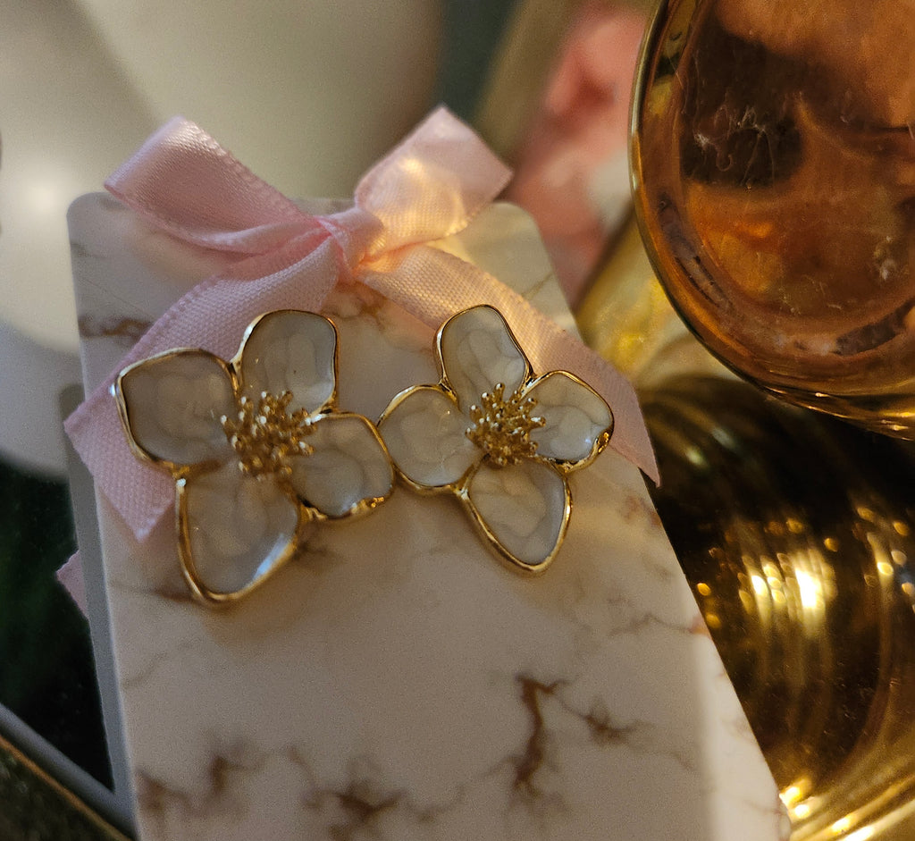 White Flowers Earrings