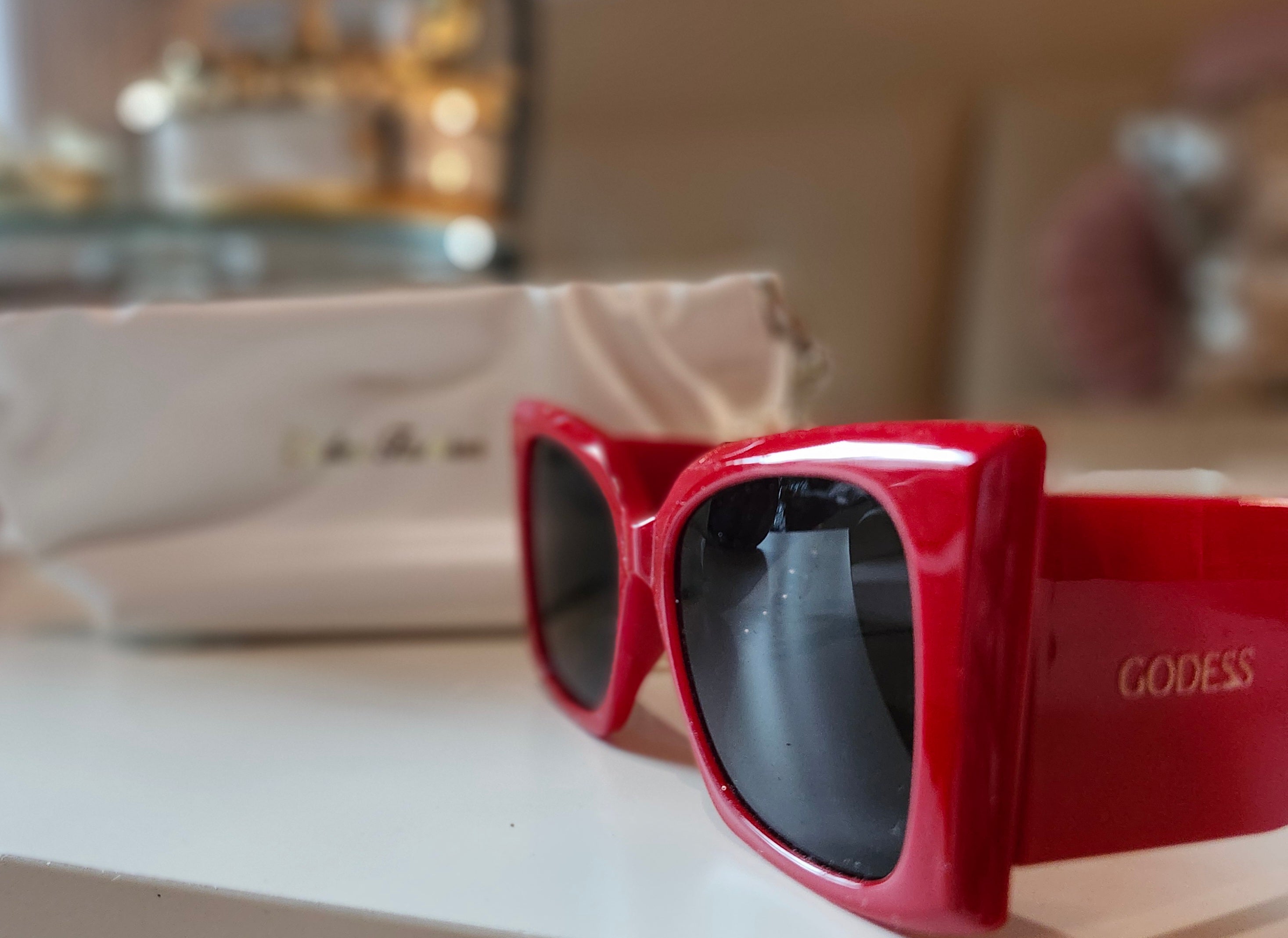 GODESS SUNGLASSES Red Lovers
