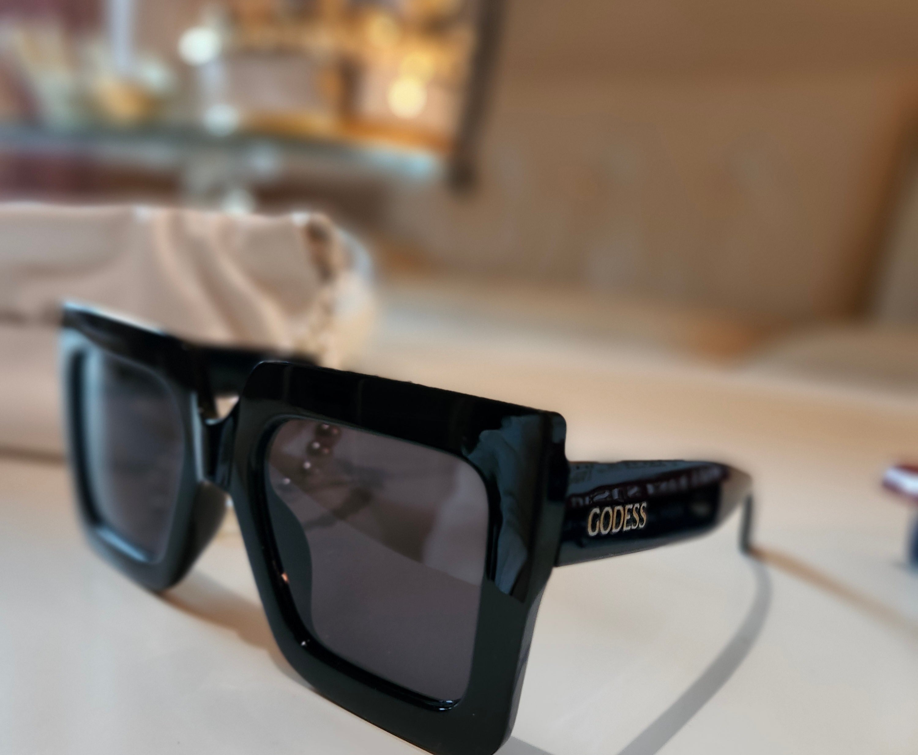 GODESS SUNGLASSES Black lovers