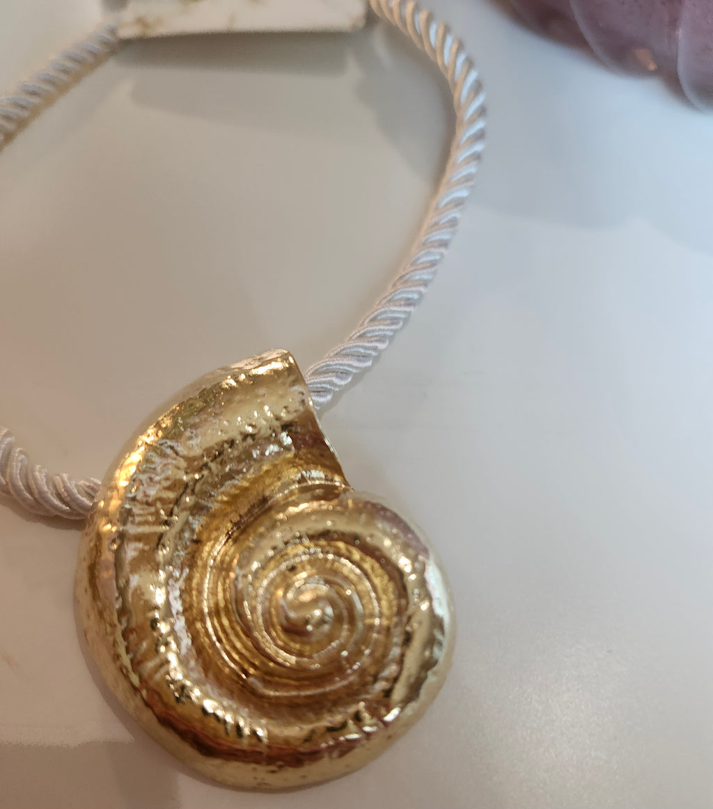 Caracol Necklace Set