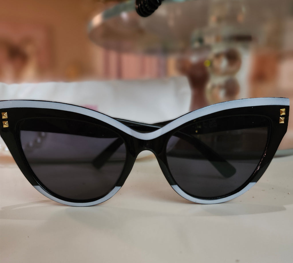 GODESS SUNGLASSES:BLACK N WHITE CAT