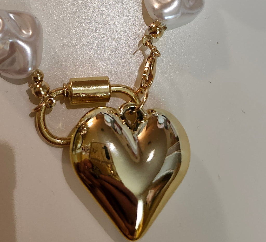Perlas y corazón Necklace