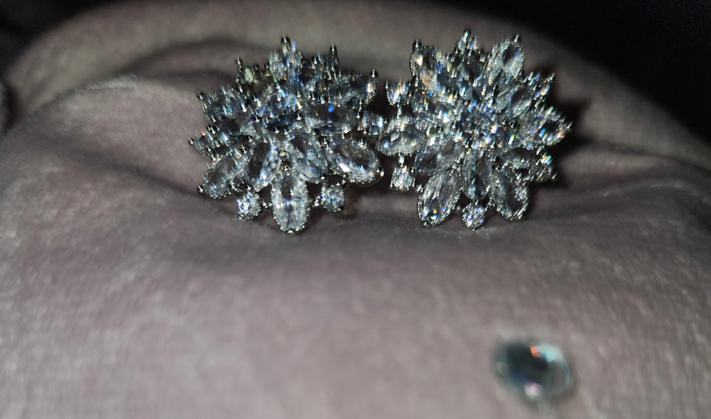 GODESS JEWELS:Diamonds Flowers Earrings