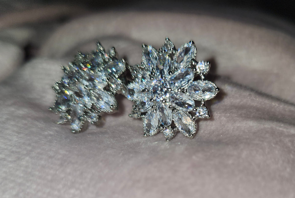 GODESS JEWELS:Diamonds Flowers Earrings