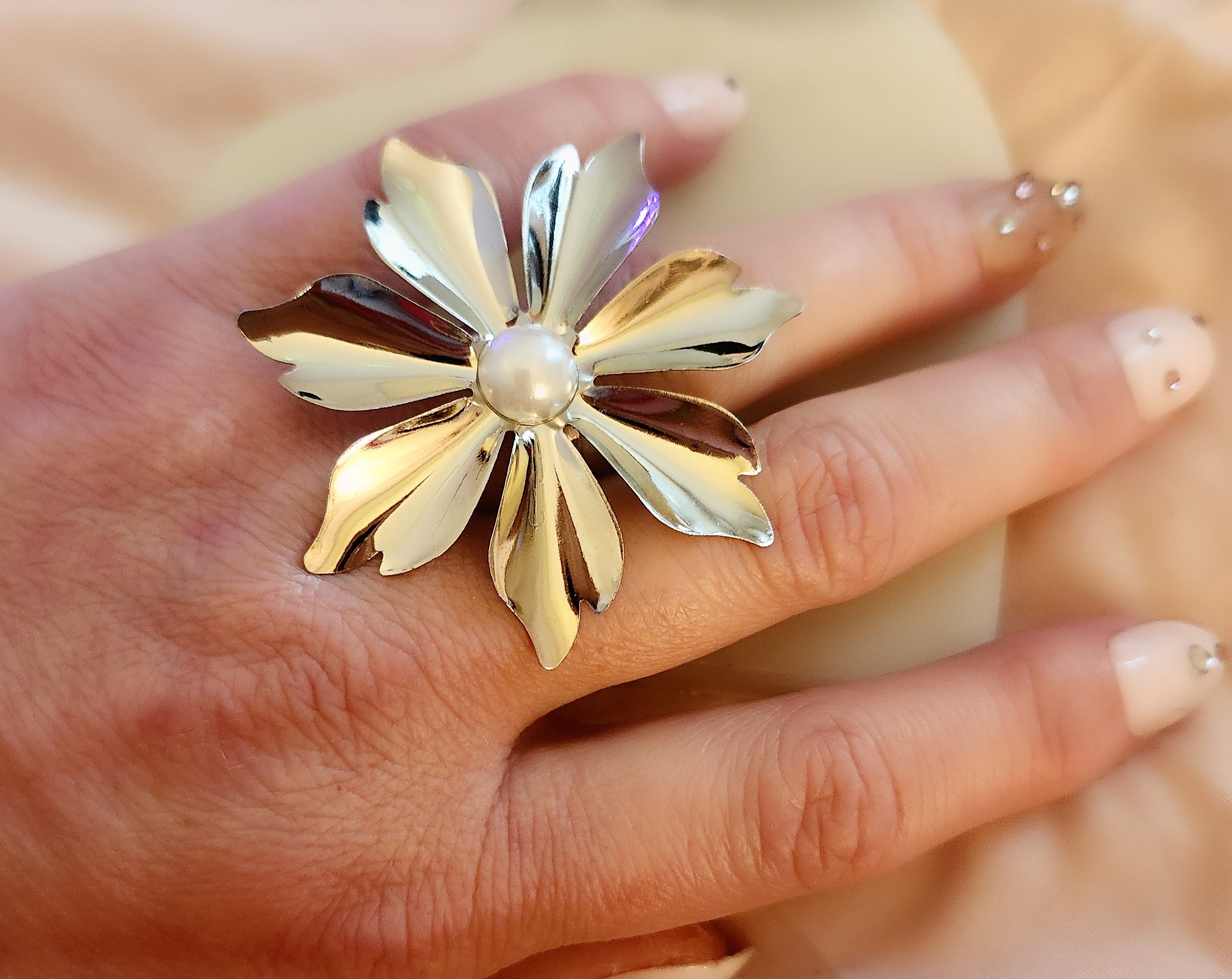 Anillo flor grande
