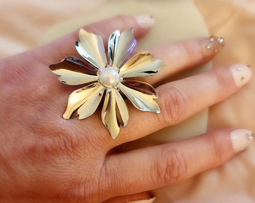 Anillo flor grande