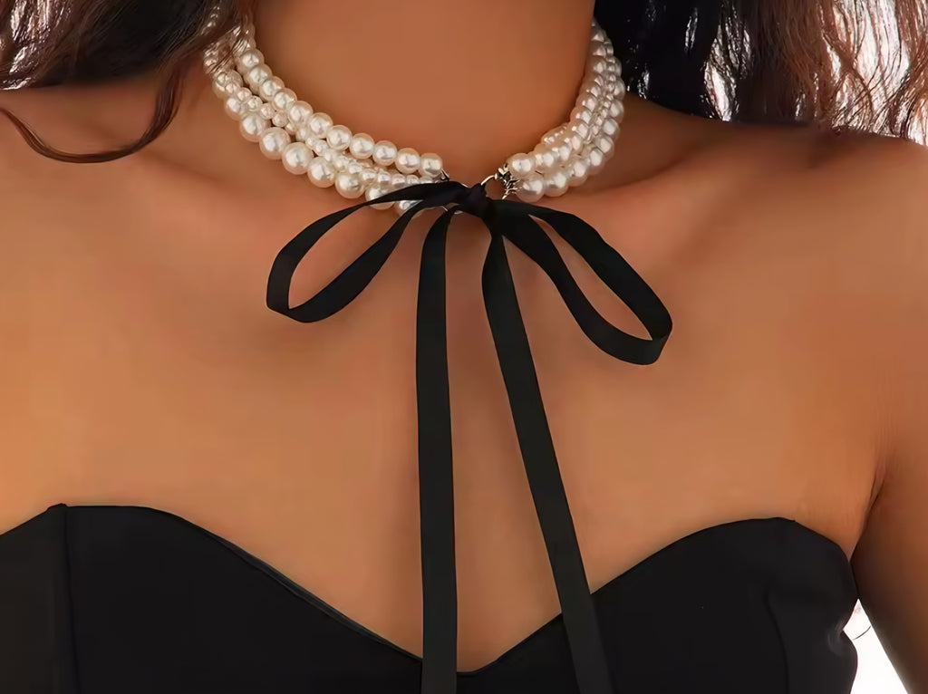 Black bow pearls necklace
