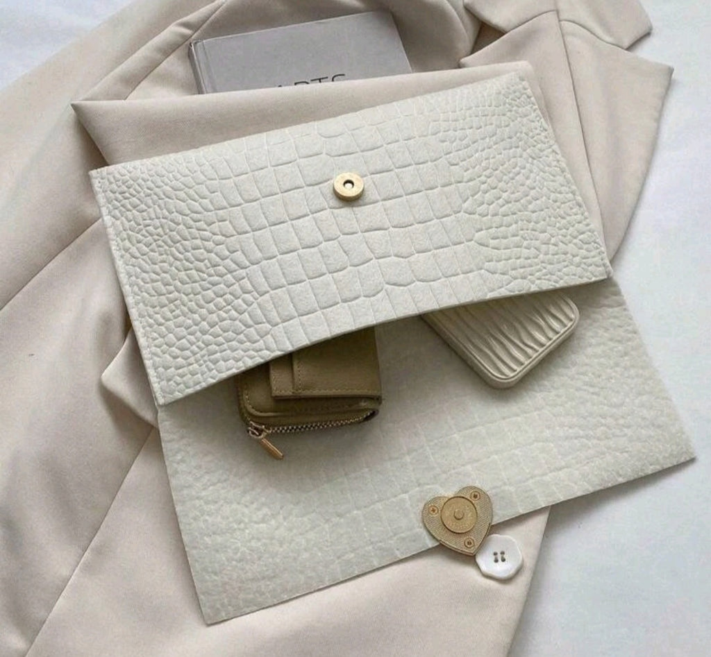 MARYTERE COLLECTION'S:Gold Heart Handbag