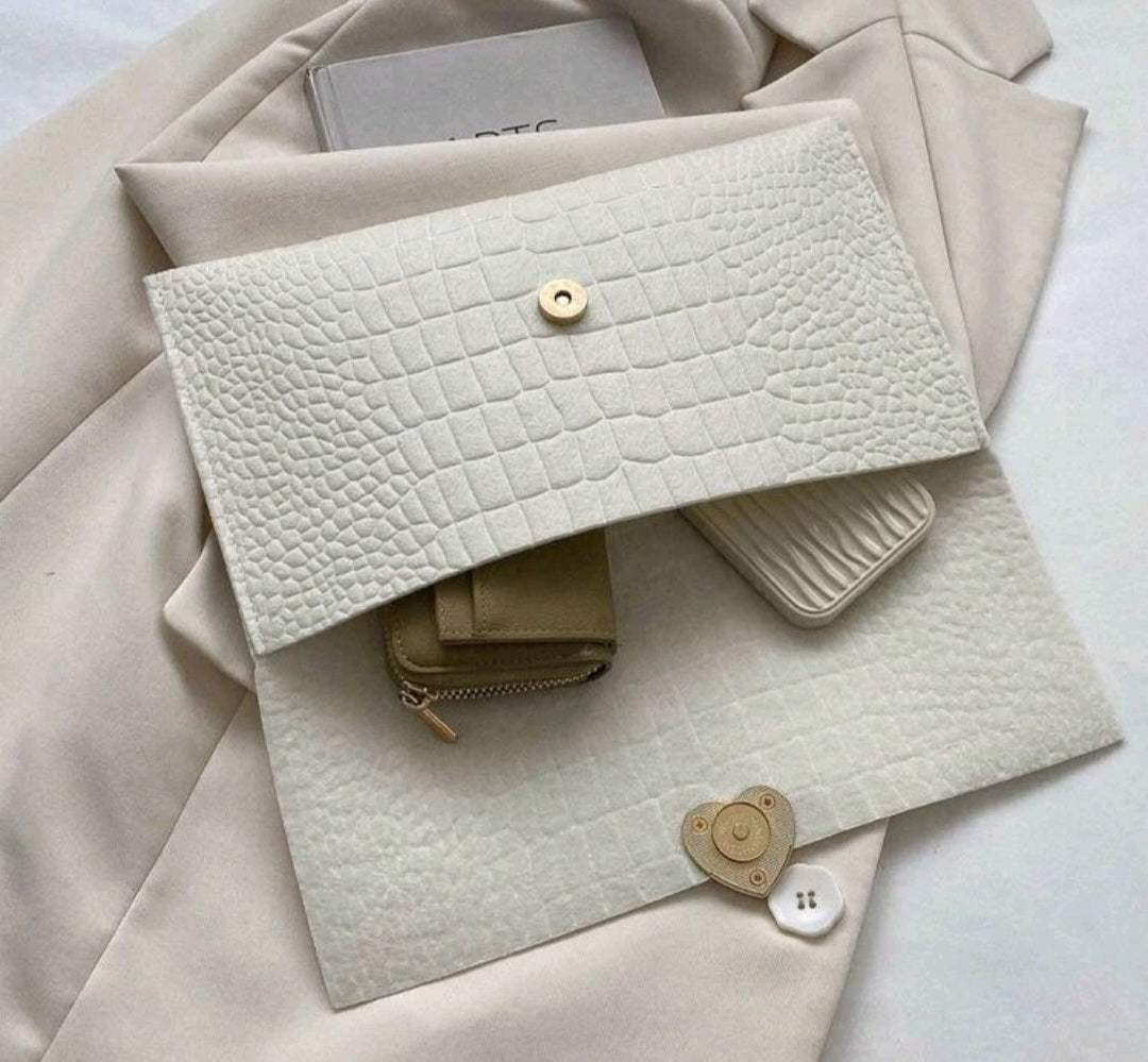 MARYTERE COLLECTION'S:Gold Heart Handbag