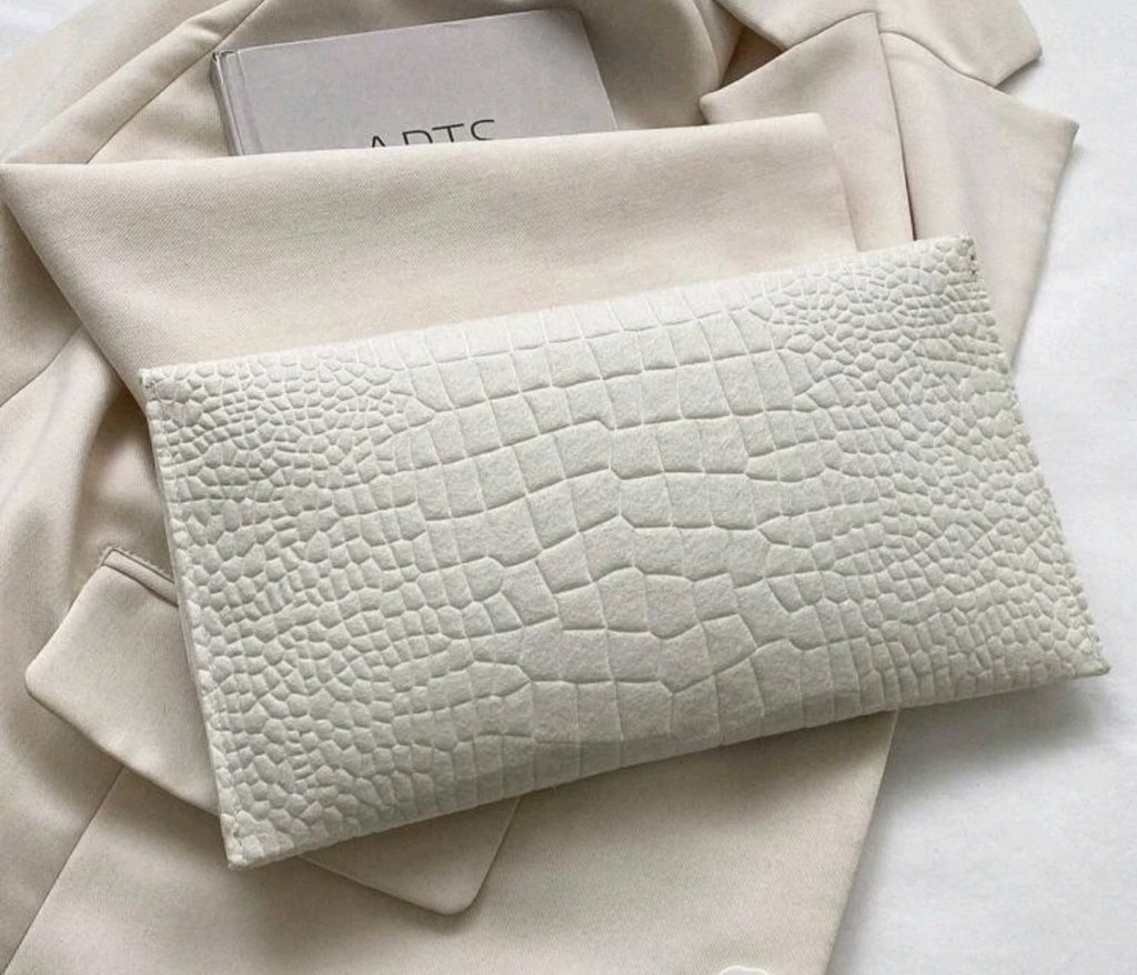 MARYTERE COLLECTION'S:Gold Heart Handbag