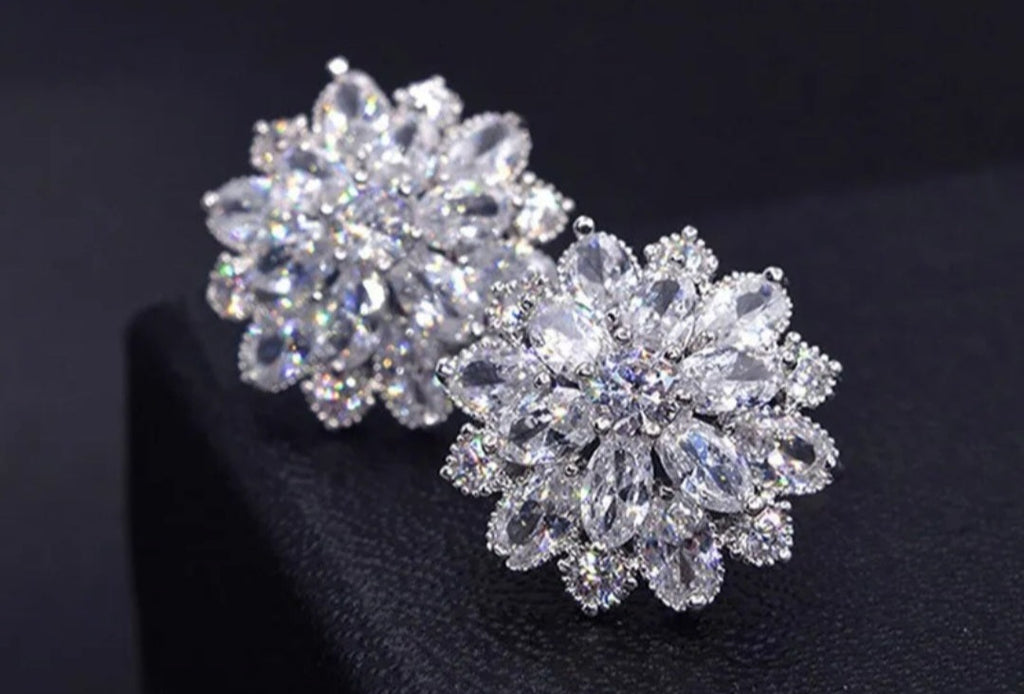 GODESS JEWELS:Diamonds Flowers Earrings