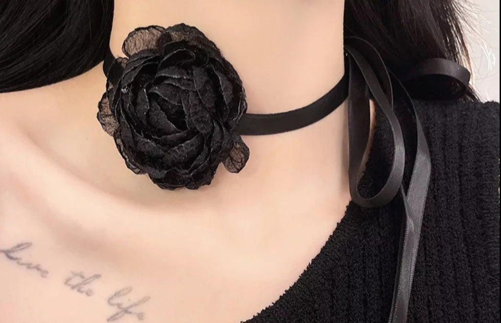 Barbara Flower Necklace