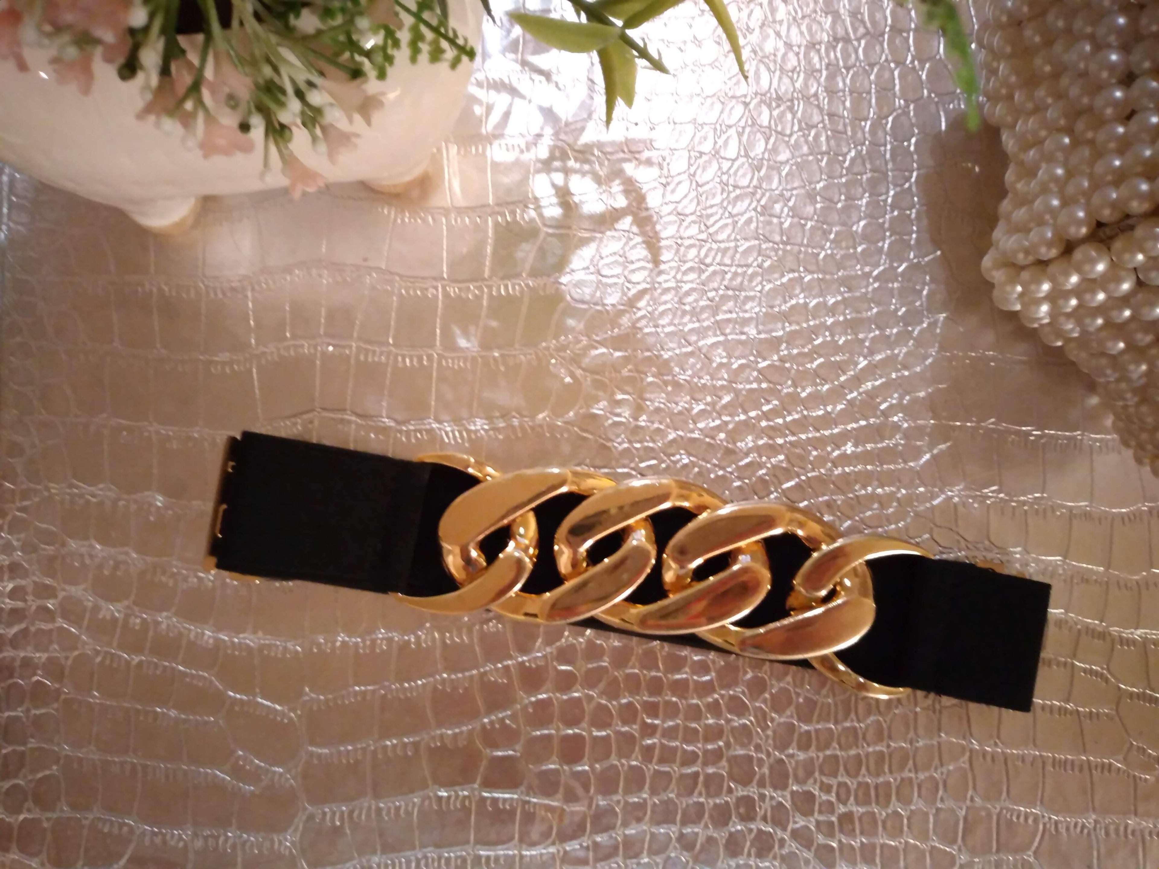 Cinturon negro y cadena