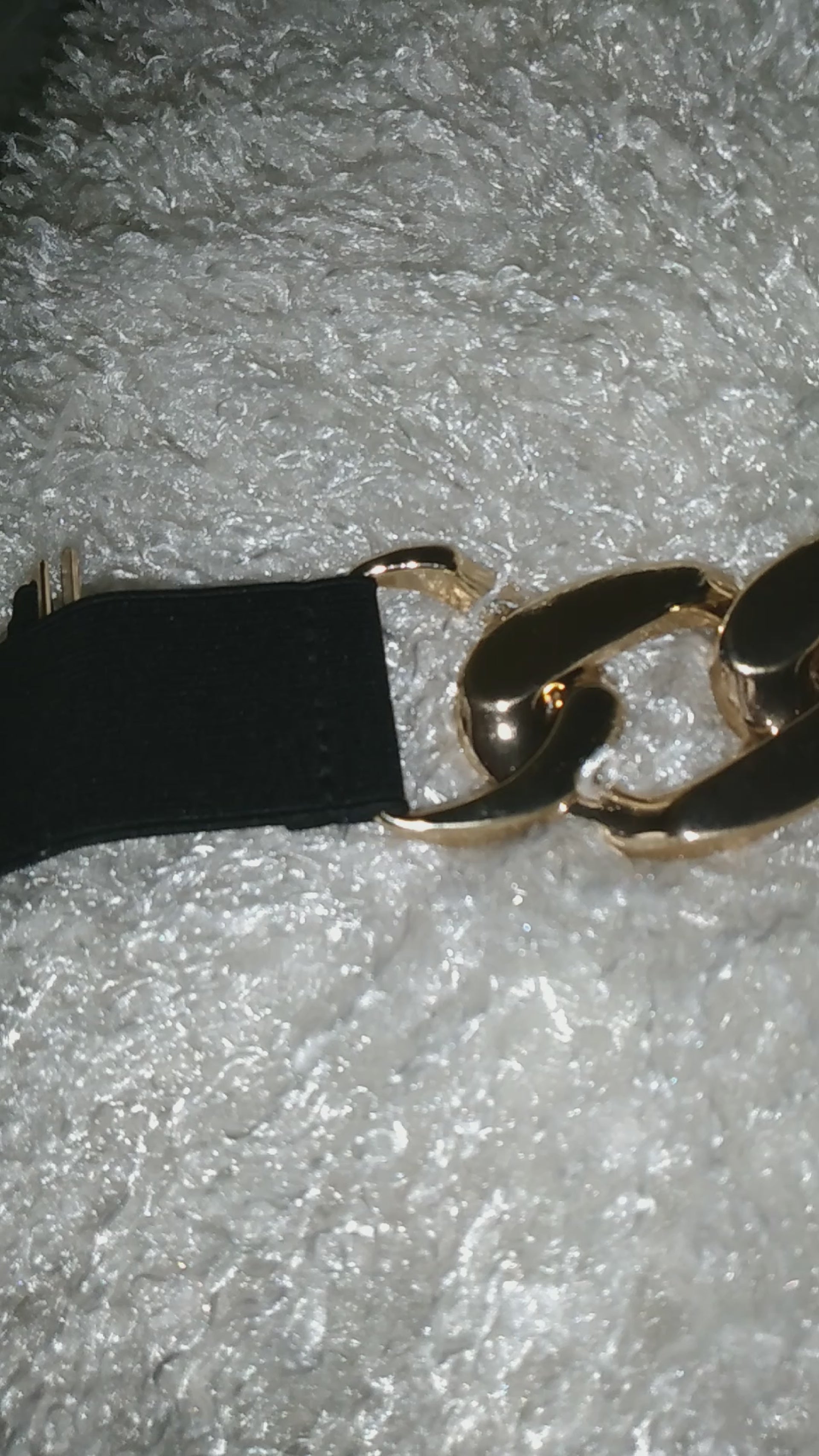 Cinturon negro y cadena